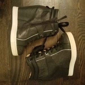 Joes Jean's Black wedge sneakers size 6